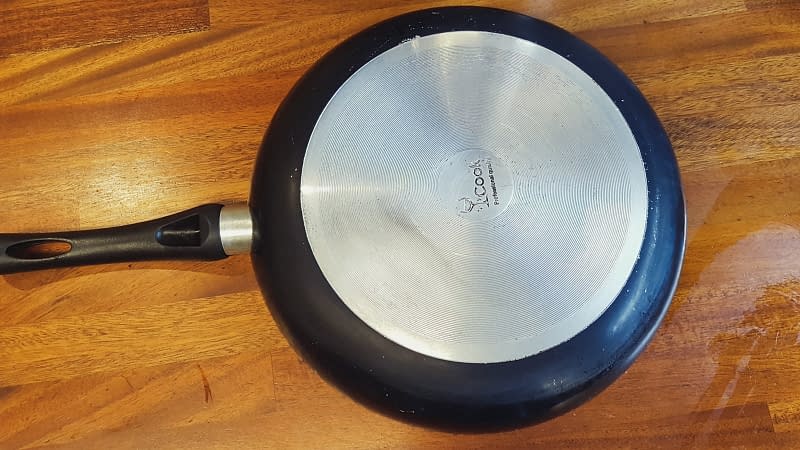 how I cleaned the back of my burnt pan